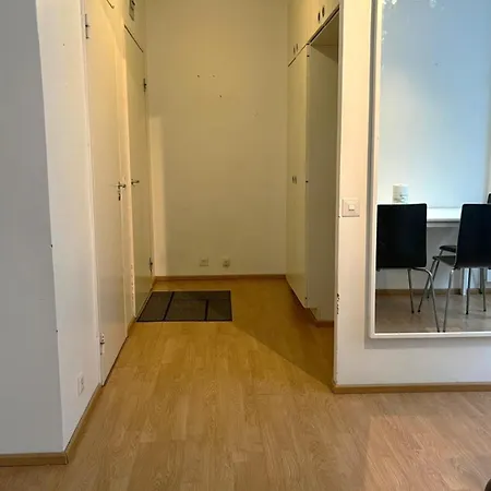 Kotimaailma - Tilava Kaksio Kotkan Rauhalassa Lägenhet